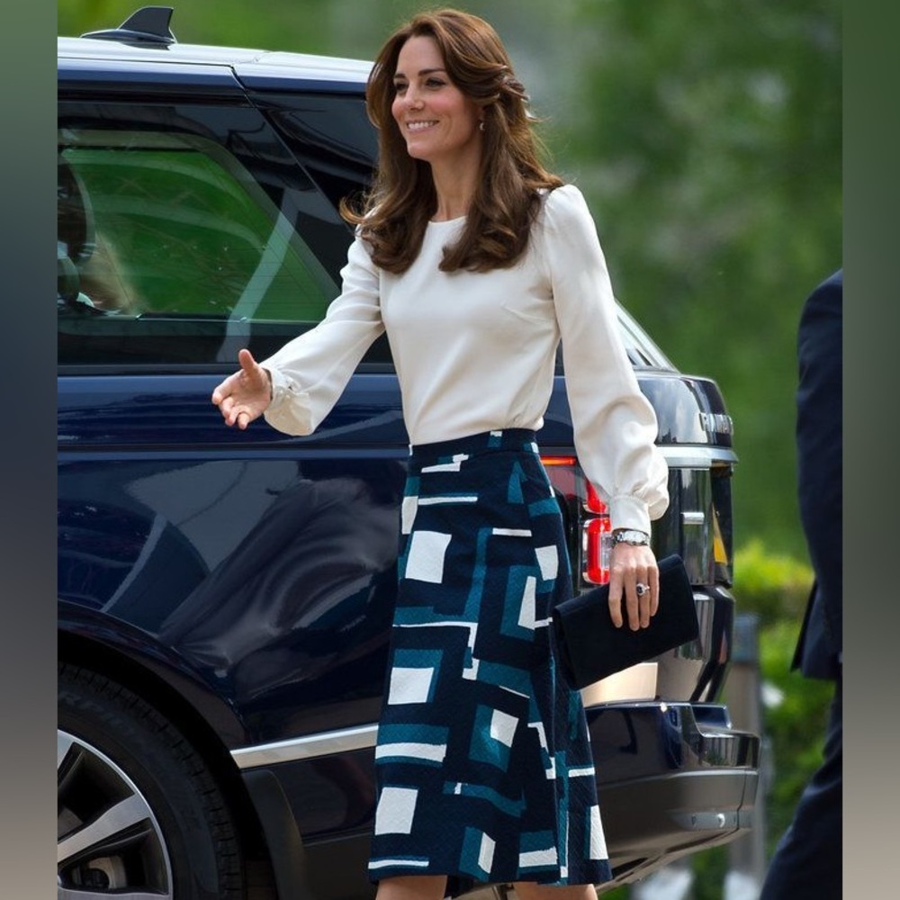 Kate Middleton!! Banana Republic Skirt